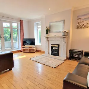  Apartment 3 Bedroom Centre